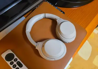 Sony WH-1000XM4 kompletní balení