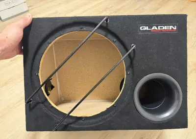 Ozvučnice 12" subwooferu bassreflex top stav