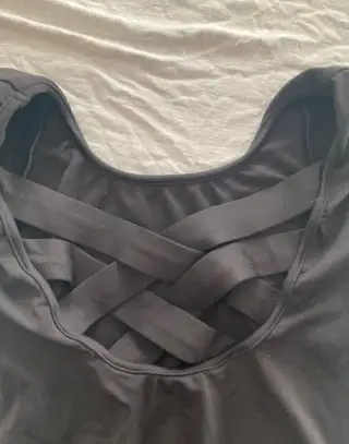 značkový sytě černý taneční dres, vel. 12 let, jako nový