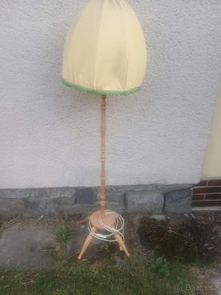 Retro stojací lampa