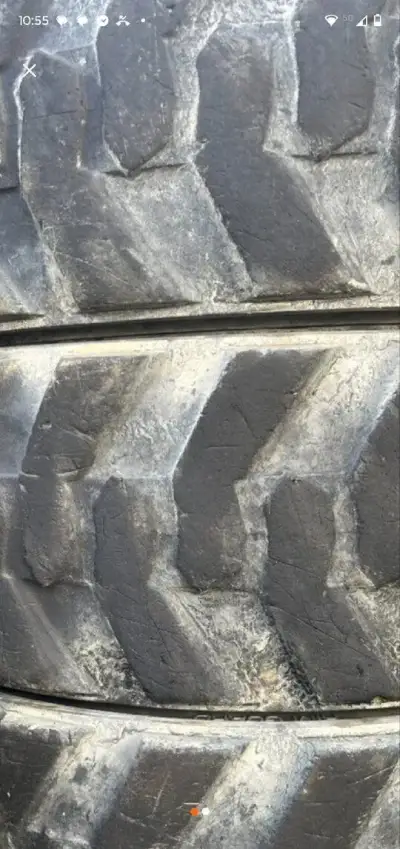 Pneu 27x8.5 R15