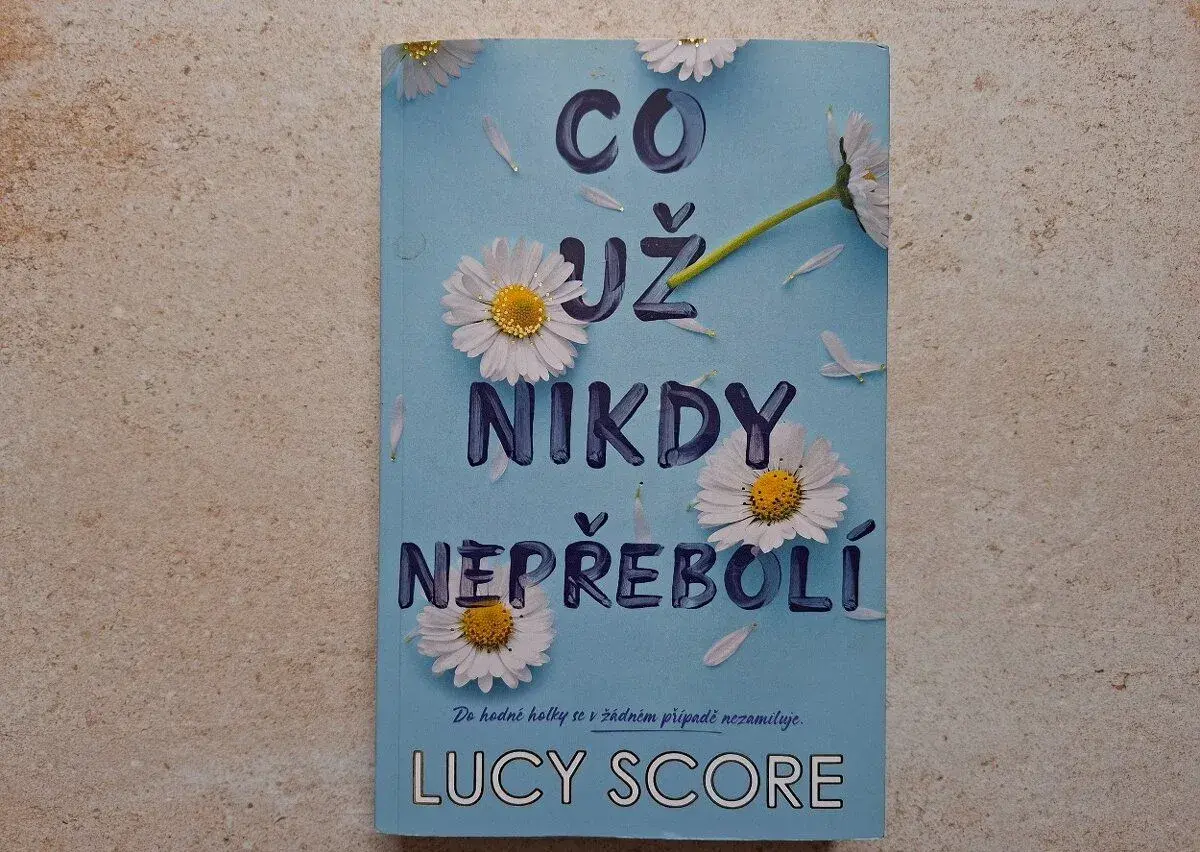 Kniha Lucy Score Co už nikdy nepřebolí