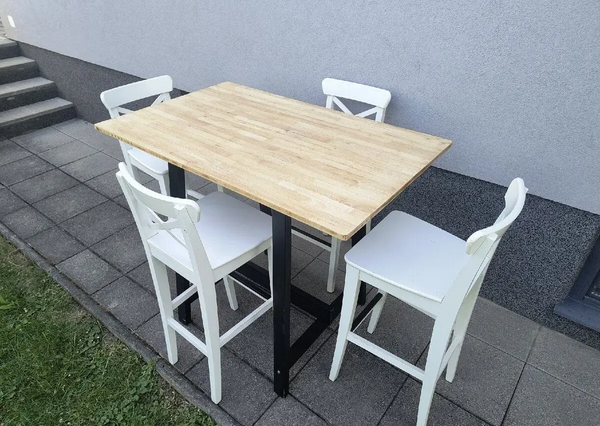 Stůl a židle masiv