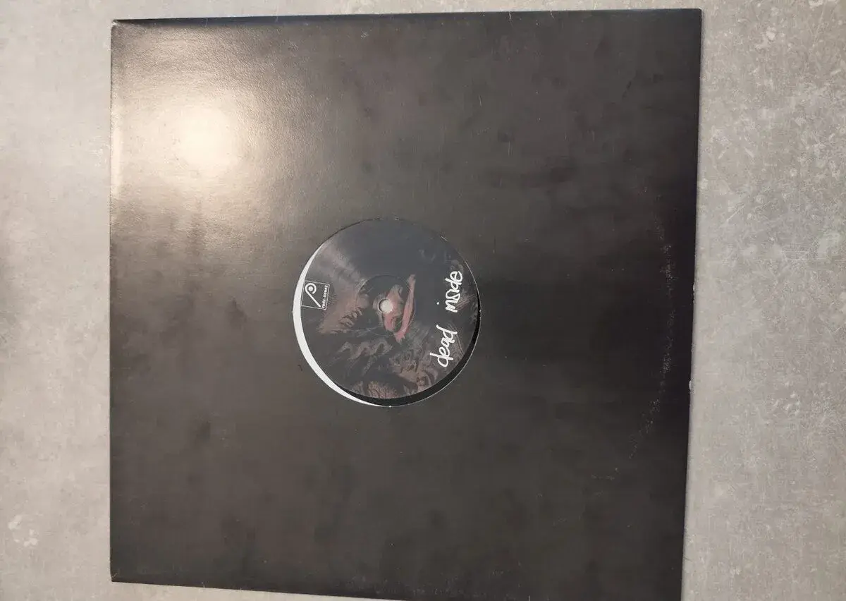 Makaton & Lift Syndrome - Title: Dead Inside (Techno)