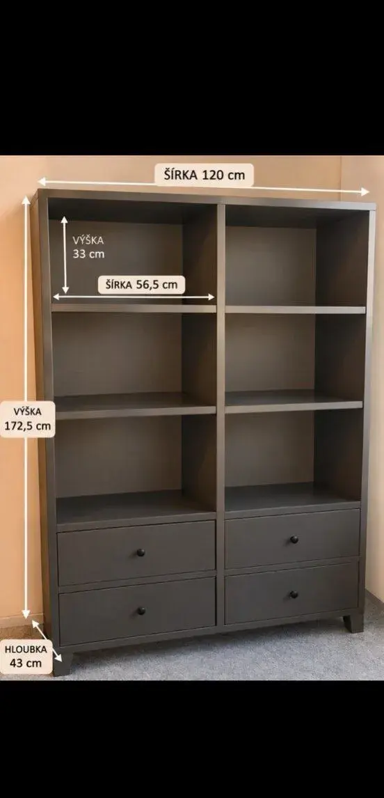 ŠEDÁ SKŘÍŇ