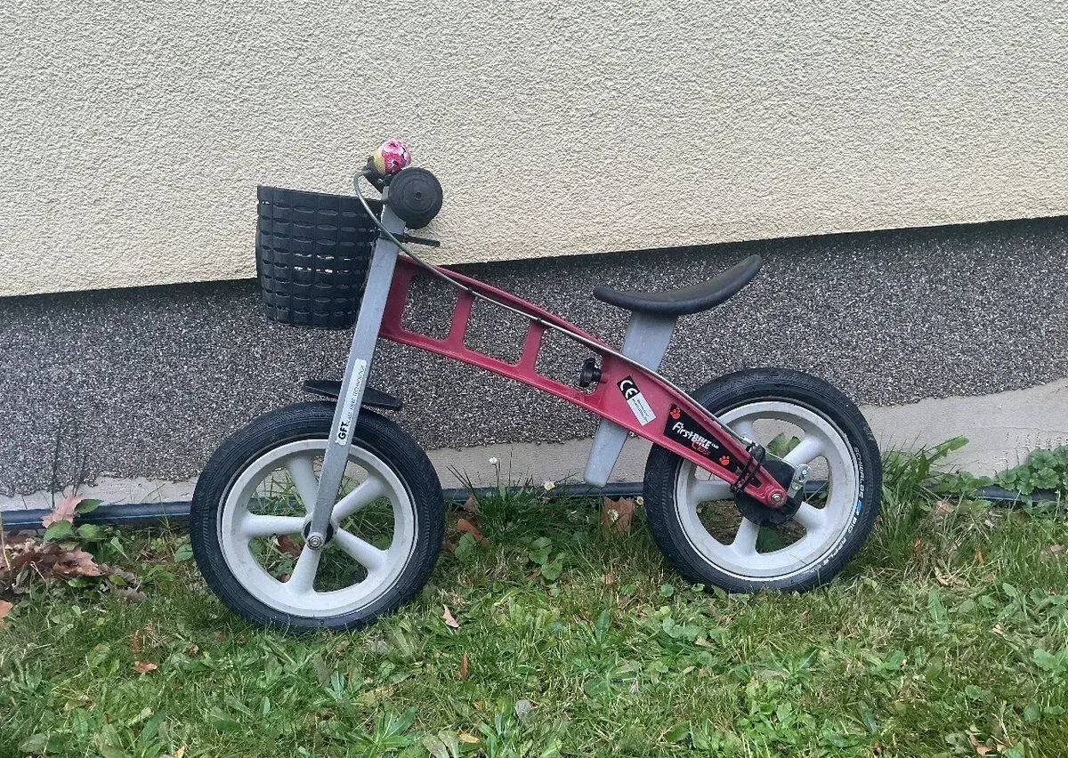 Dětské odrážedlo s košíkem