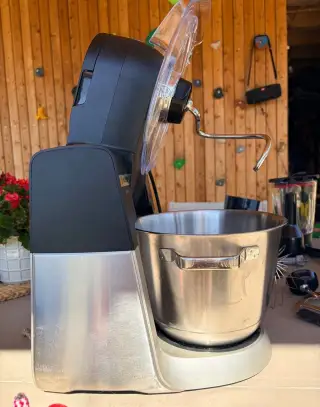 Kuchyňský robot Bosch + sada VeggieLove – koupený 4/2025