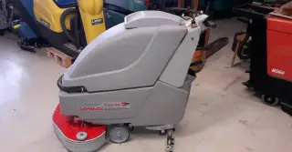 Podlahový mycí stroj Comac Simpla 65 BT s vl.pojezdem