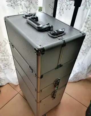 Střibrný kosmetický kufr Tec Take
