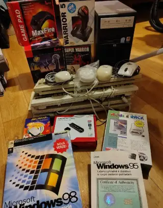 Směs retro PC věcí