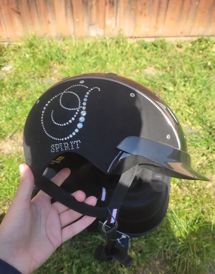 Nová jezdecká helma Casco Spirit Crystal