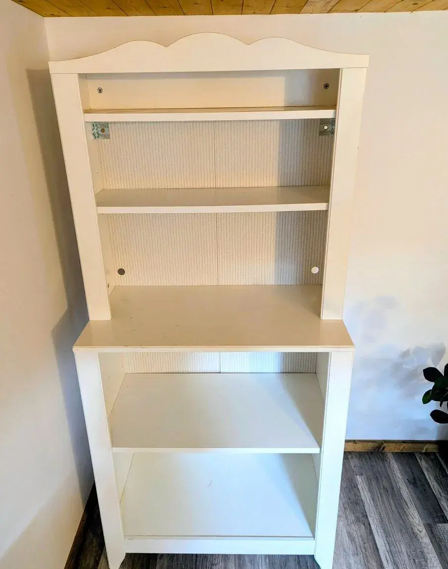 Bílá knihovna IKEA HENSVIK