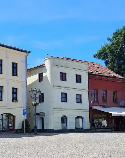 Frýdecké náměstí - pronájem pro obchod, studio, kancelář?