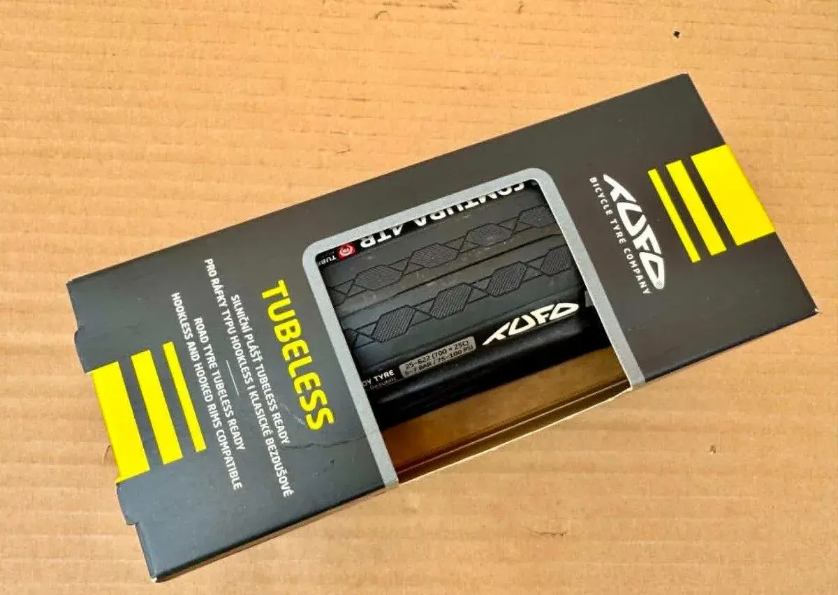 Plášť TUFO COMTURA 4 TR 25 mm, kevlar, černý