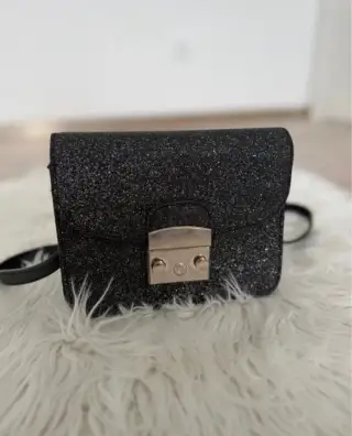 Kabelka Reserved crossbody přes rameno
