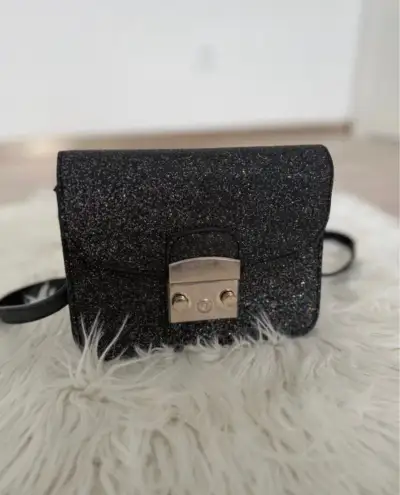 Kabelka Reserved crossbody přes rameno