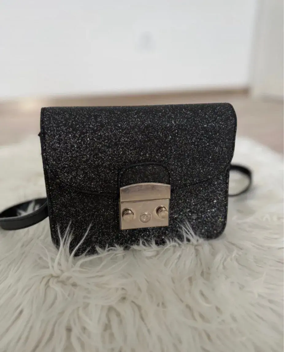 Kabelka Reserved crossbody přes rameno