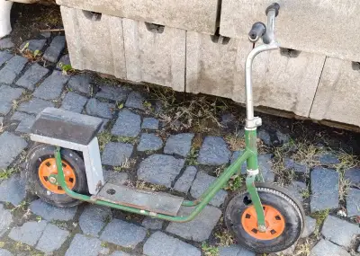 Stará retro koloběžka.