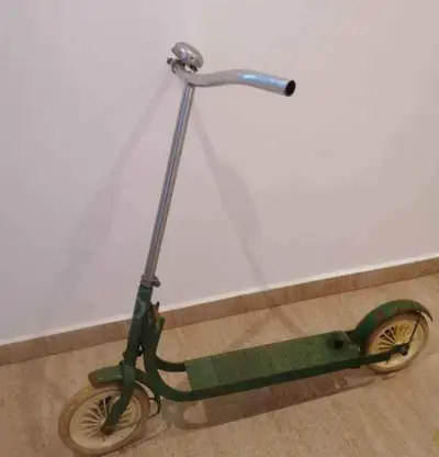 Retro koloběžka s brzdou