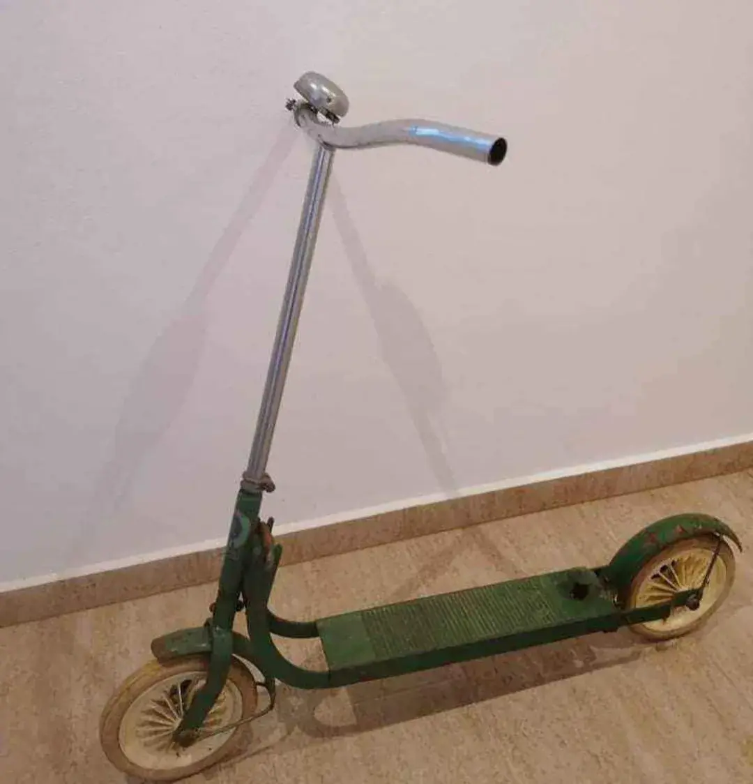 Retro koloběžka s brzdou
