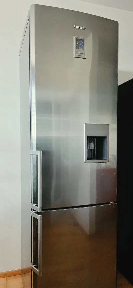 Top 2m lednici Samsung RL44WCIS, dávkovač vody