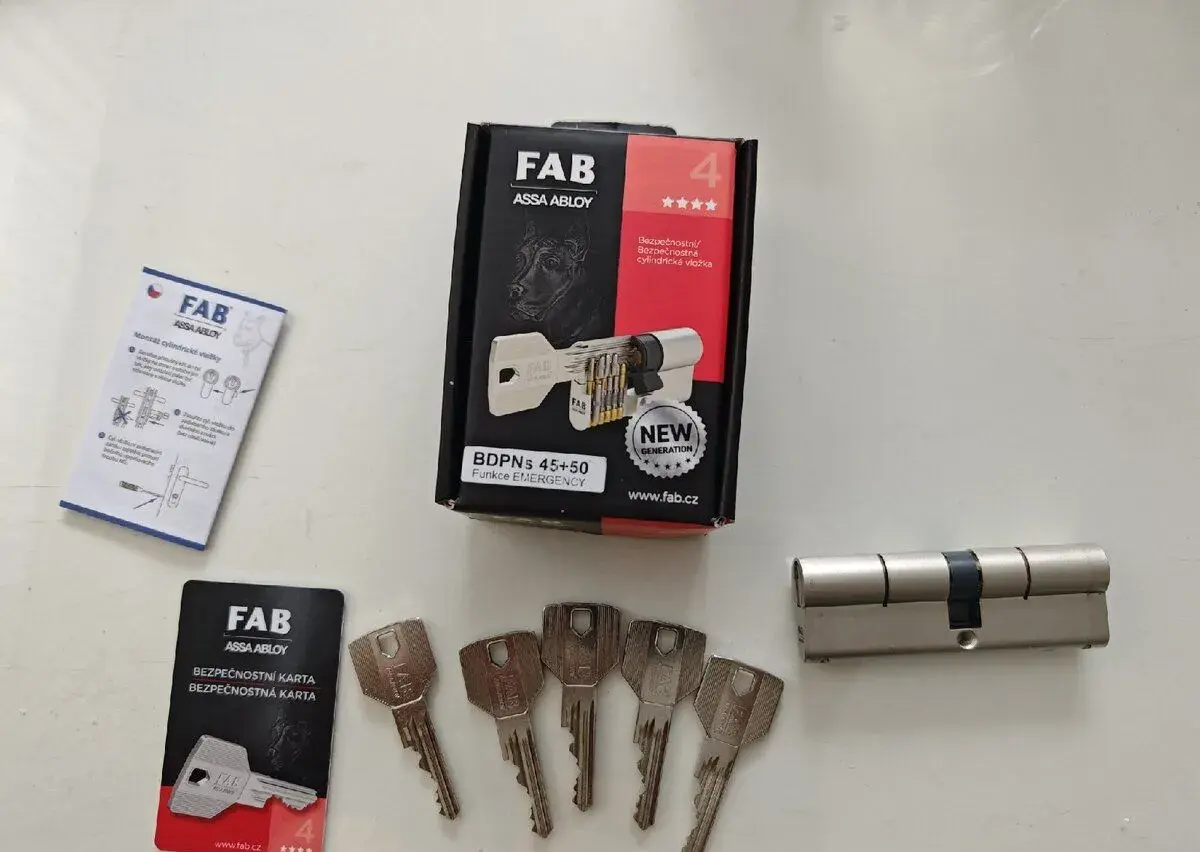 kvalitní vložka zámku FAB třídy 4,