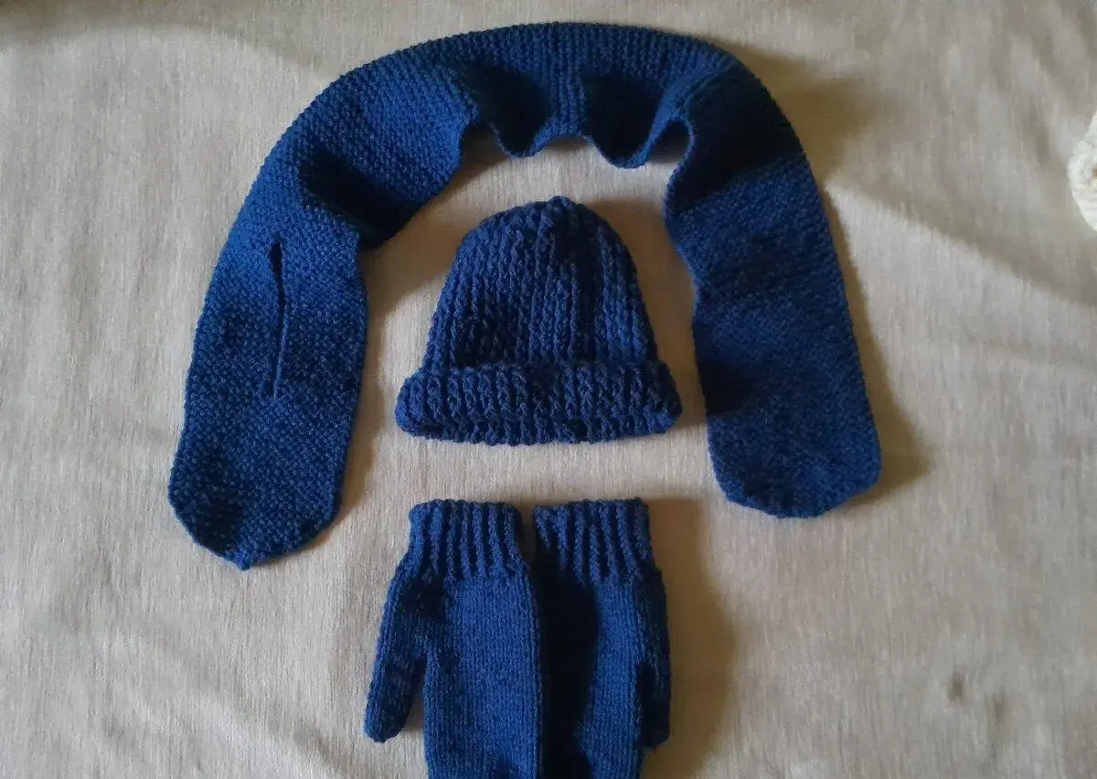 Zimní sady (Čepice + Rukavice + Šály) + Ponožky