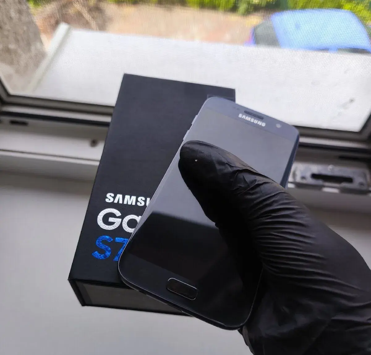 Samsung Galaxy S7 - Pěkný stav