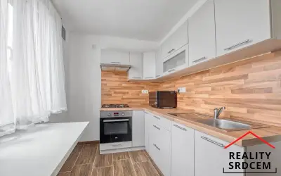 Pronájem zrekonstruovaného a nezařízeného bytu 2+1 s lodžií,