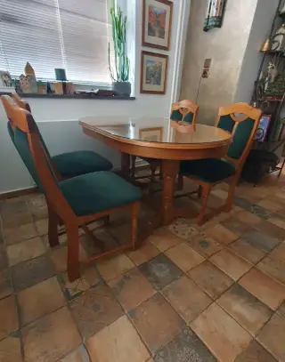 Jídelní stůl a židle