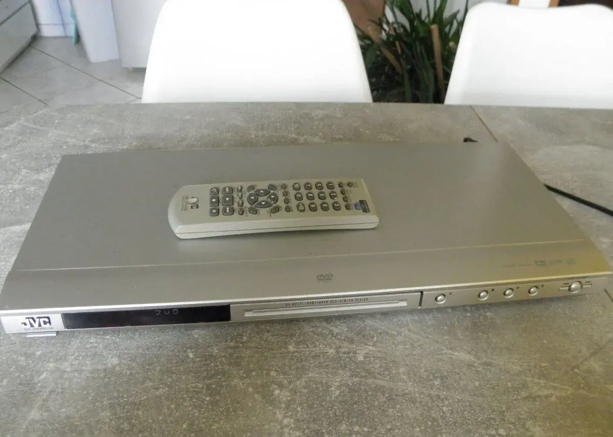 JVC XV-N212 a dálkové