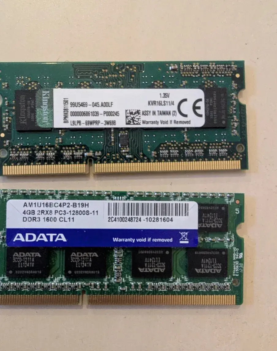 2× 4 GB DDR3 SO-DIMM 1600 MHz (Kingston + ADATA) do notebook