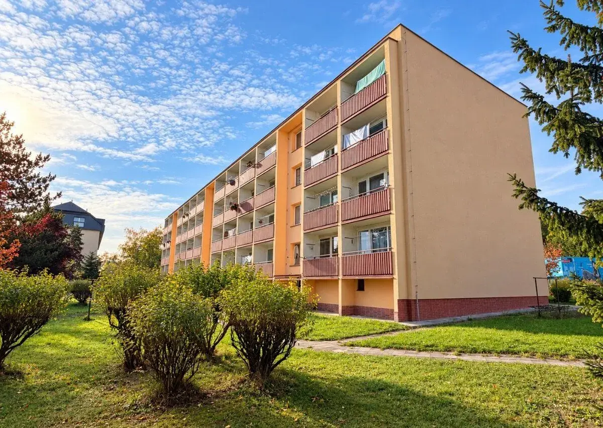 Byt 1+1, 42 m² s lodžií – Hradec Králové, ul. K Sokolovně.