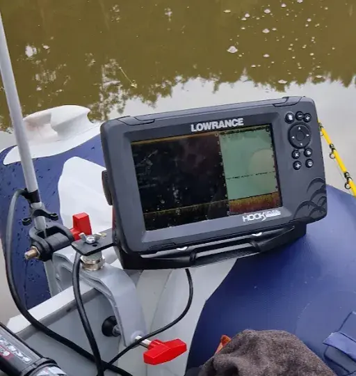 Lowrance Echolot Hook Reveal 7 se Sondou HDI 50/200khz