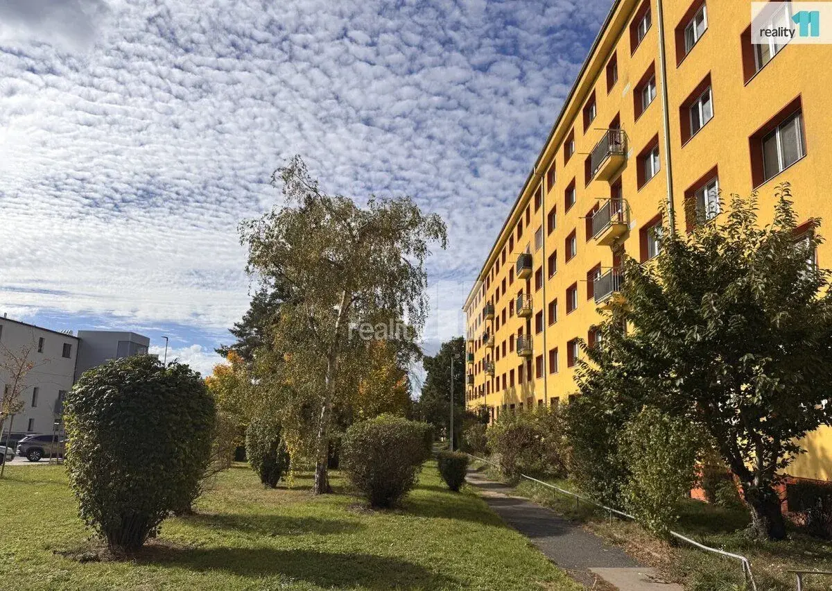 Pronájem bytu 2+kk/B, 56 m2, cihla, částečně zařízený, Praha