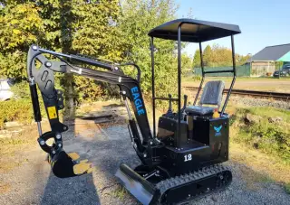 MINIBAGR 1200kg / diesel / nový stroj + mimoosé kopání