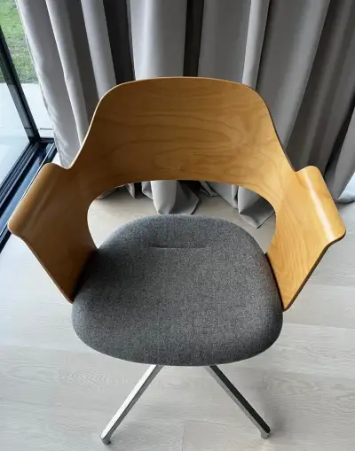 Otočná židle IKEA, Fjallberget, i zvedavi