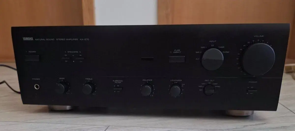 YAMAHA AX570