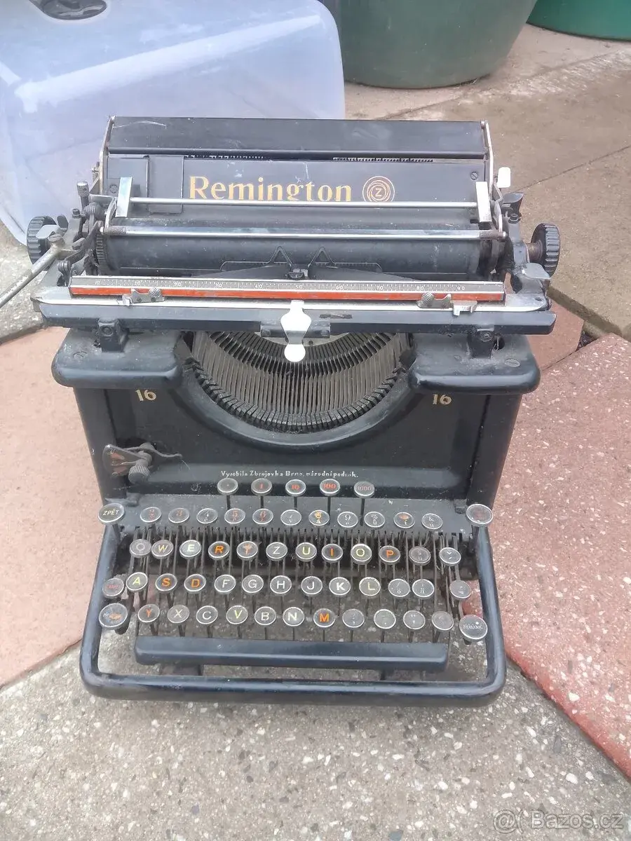 Psací stroj Remington 16 vyrobyla zbrojovka Brno