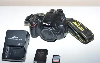 Nikon D5100 + příslušenství