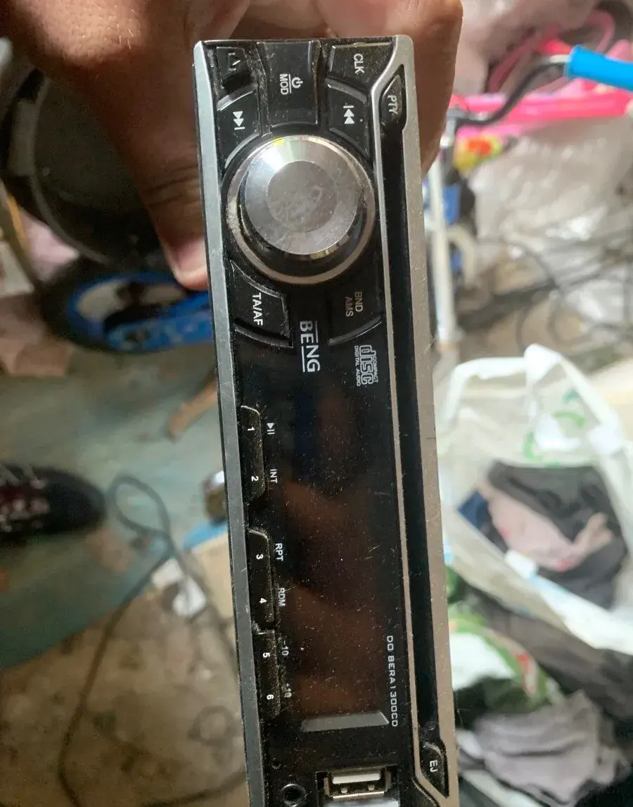 Autorádio Benq na USB