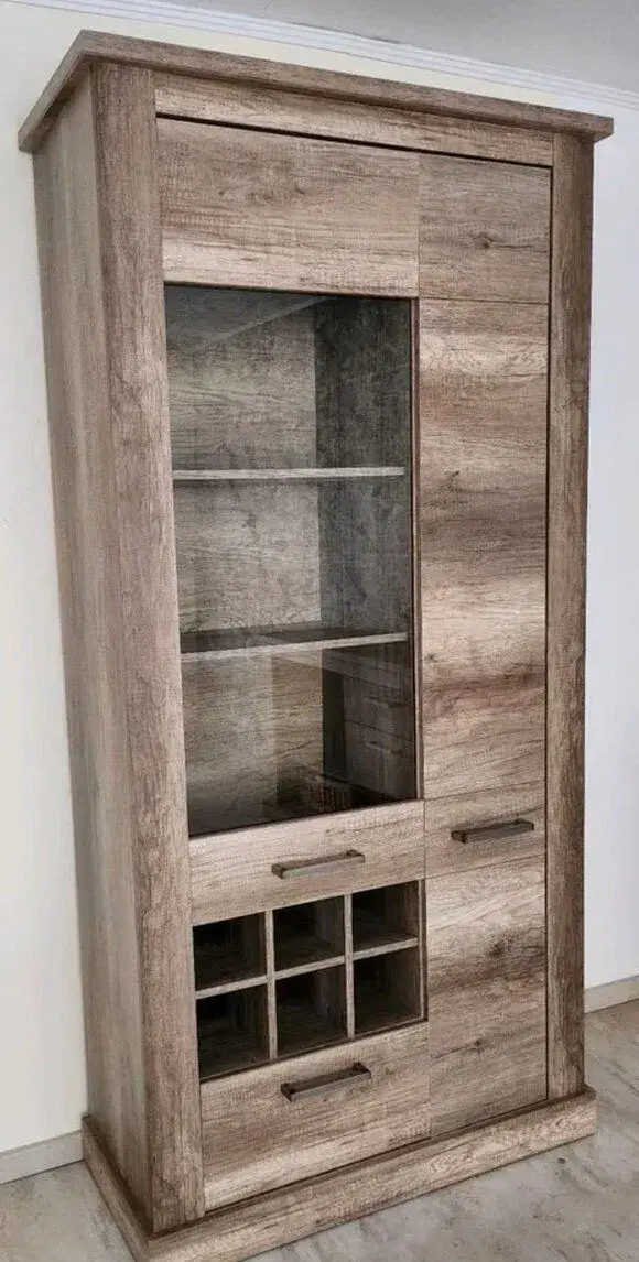 Vitrína, skříň - výška 210 cm, pěkný stav