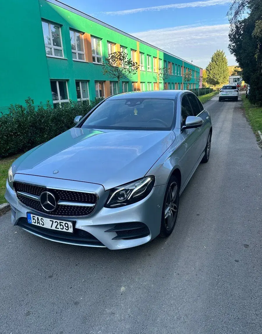 Mercedes-Benz E – 2016, 270 000 km