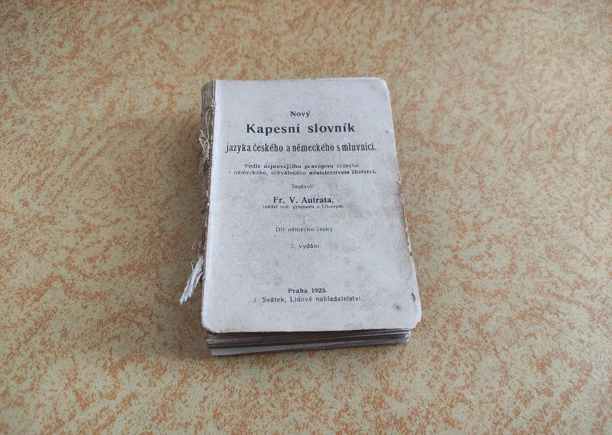 Česko - německý a německo-český kapesní slovník z roku 1923