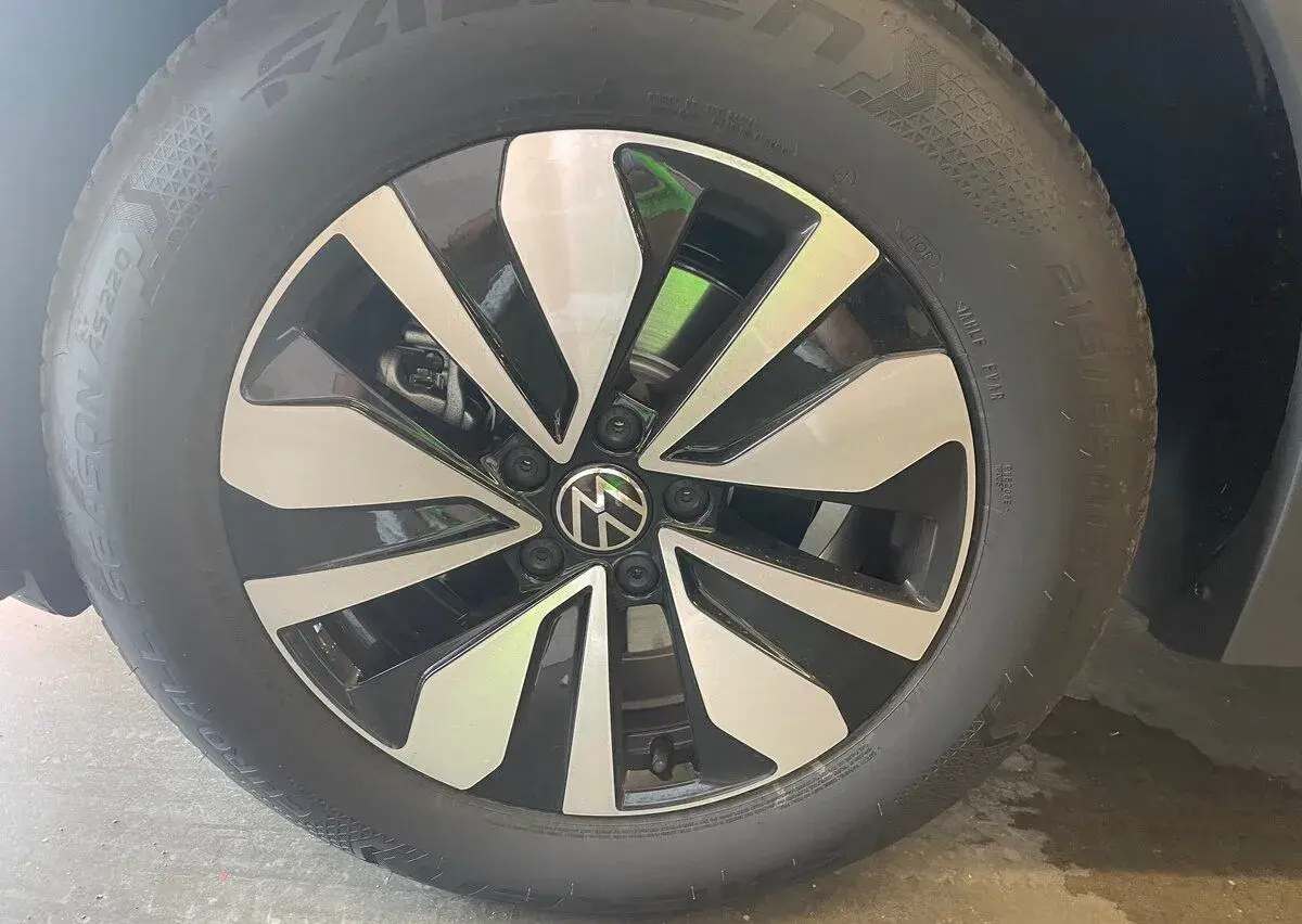 Volkswagen DUBLIN – 2026, 1 300 km