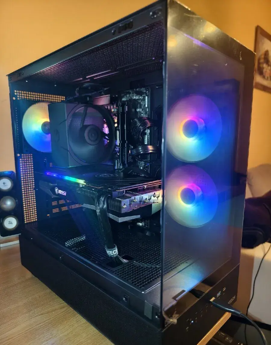Výkonné herní PC R5 7600/6800XT/DDR5/1TBssd/850w záruka