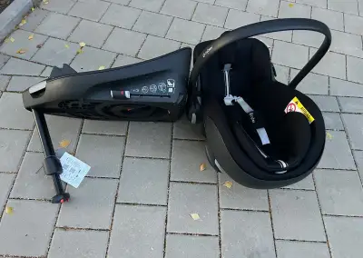 Autosedačka vajíčko s otočnou bází Cybex