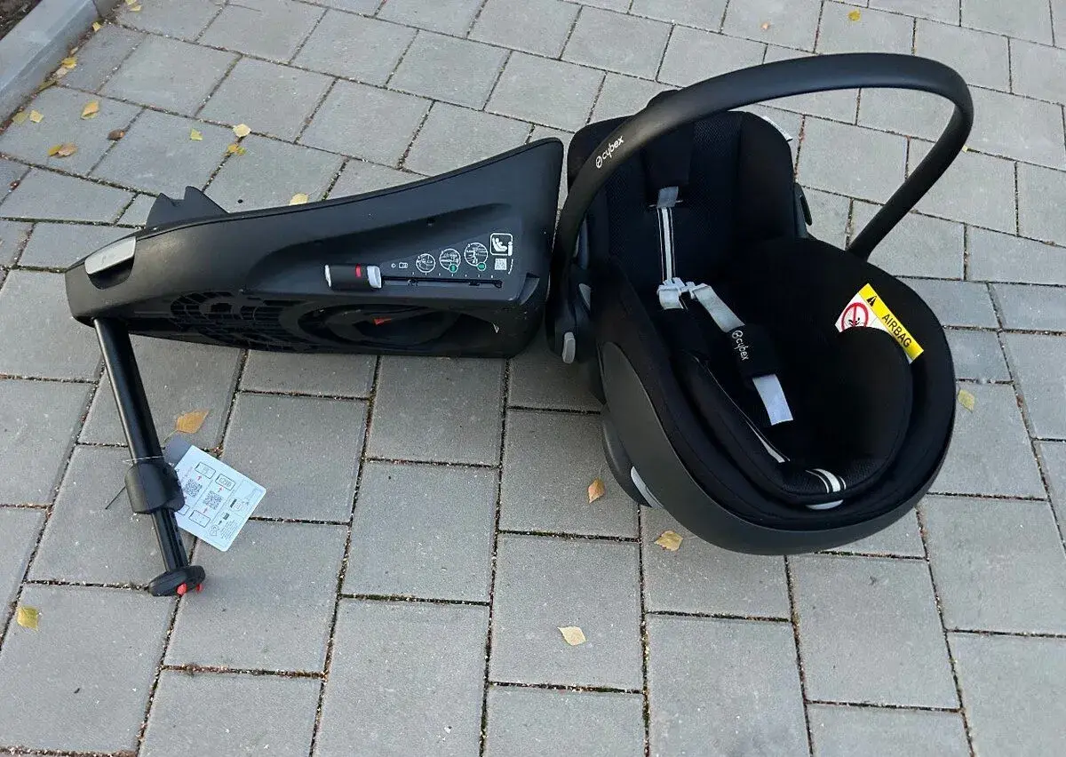 Autosedačka vajíčko s otočnou bází Cybex