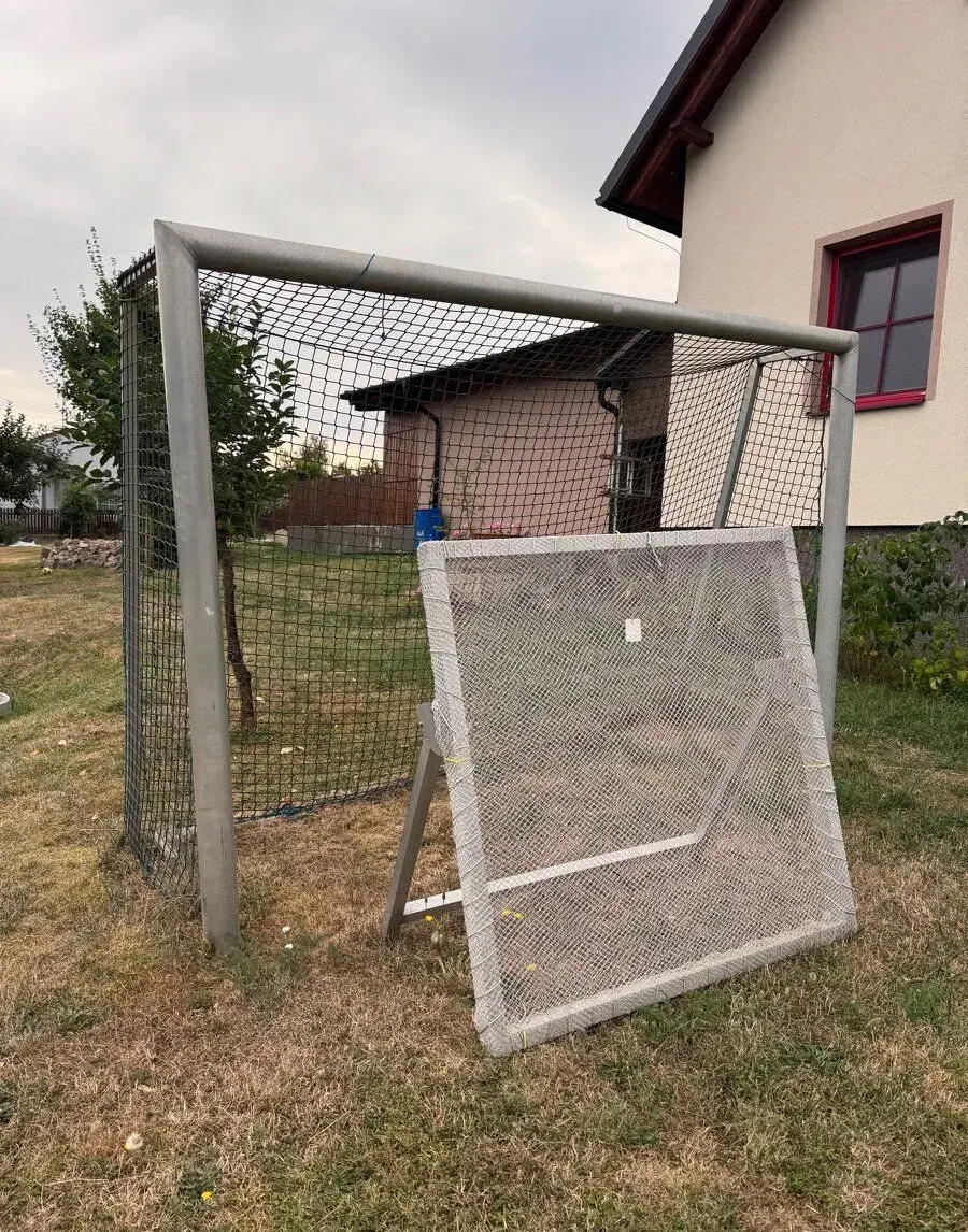 Brána