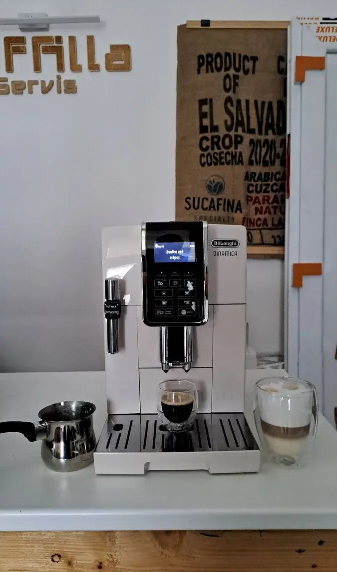 Automatický kávovar Delonghi Dinamica